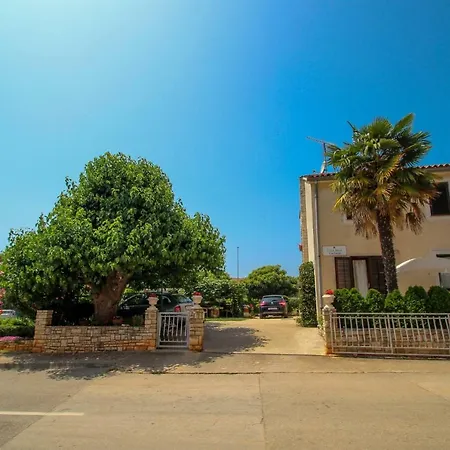 Nerina Apartment *